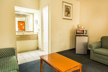 Econo Lodge Norwalk Exterior foto